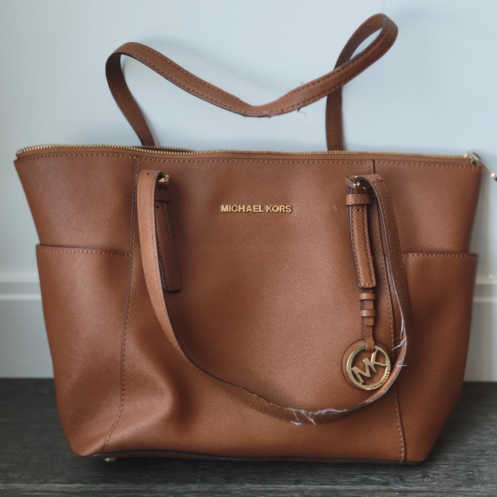 Charlotte Large Saffiano Leather Top-Zip Tote Bag